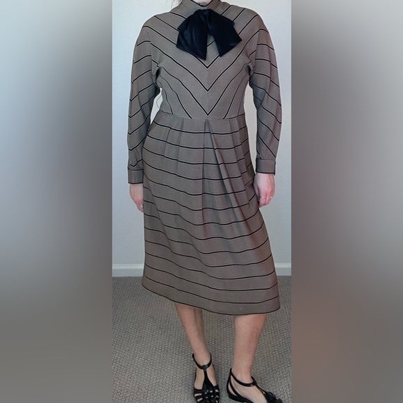 Vintage Silk Dress Size 8 by Richard Warren - Picture 3 of 9